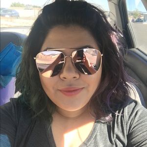 Meet your Posher, Noemi